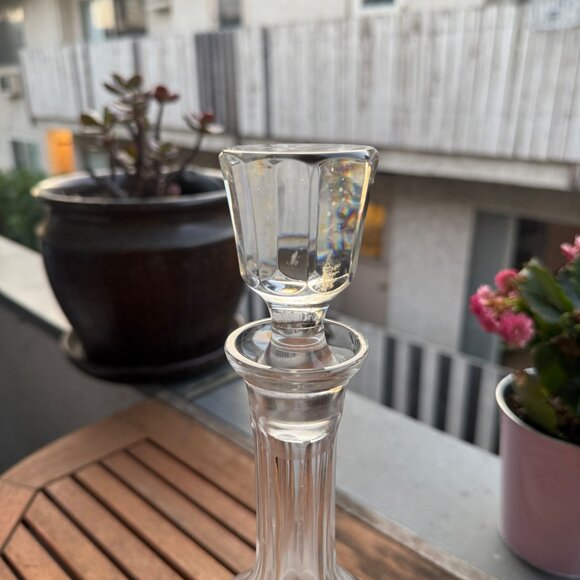 Crystal Glass Decanter With Stopper For Liquor Or Wine - Picture 3 of 4